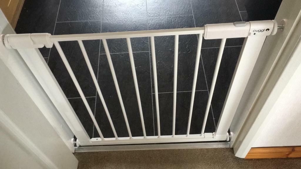cuggl pressure fit safety gate